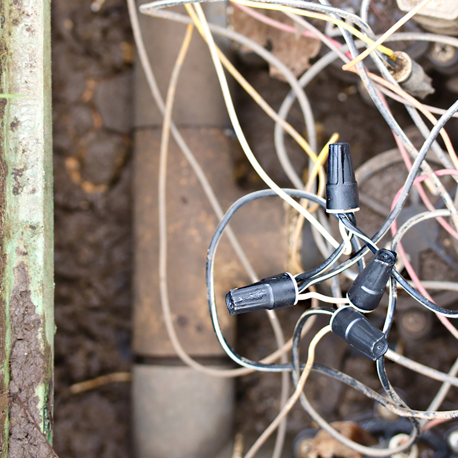 black and white small waterproof wire connectors